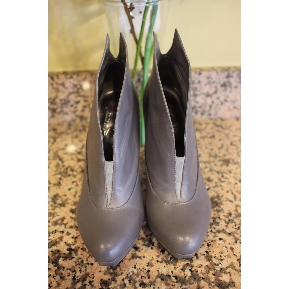 Charles David Women's Gray Yadira Leather Platform Ankle Boots Size 7.5 (TACO500